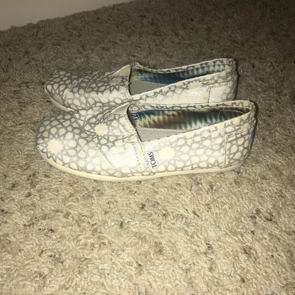 TOMS - Picture 2 of 3